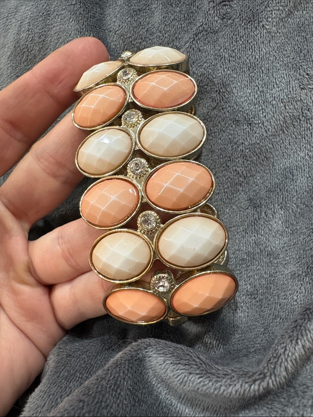 Unbranded Stretch Bracelet Womens OS Peach Cream Good Faceted Stone Gold Tone